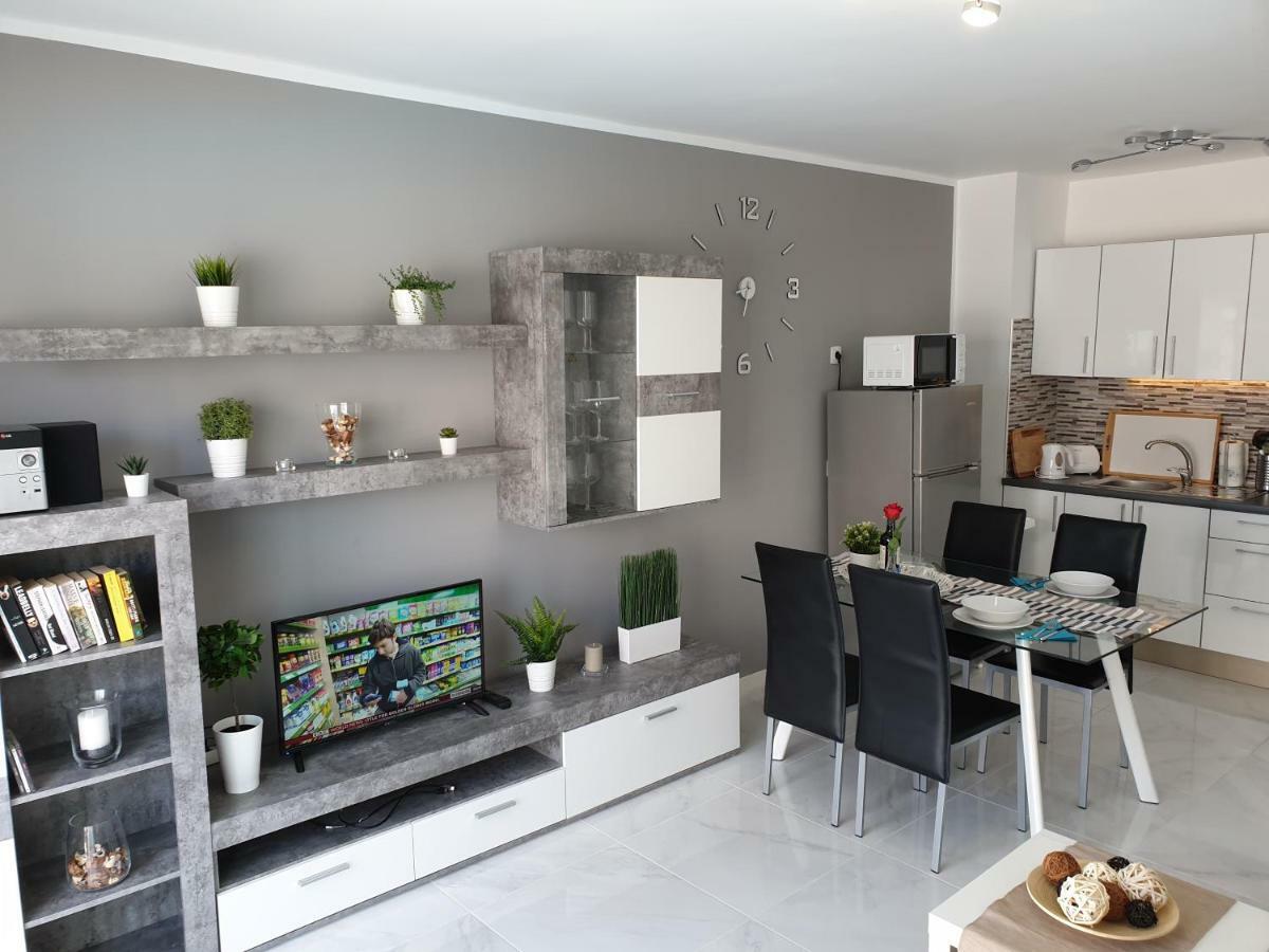 ארונה Casa Las Flores With Heated Pool, Only 490 Meters To The Beach, Balcony, Wifi מראה חיצוני תמונה